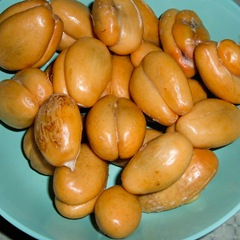 A bowl of opened salak 050514-many-salak-fruits